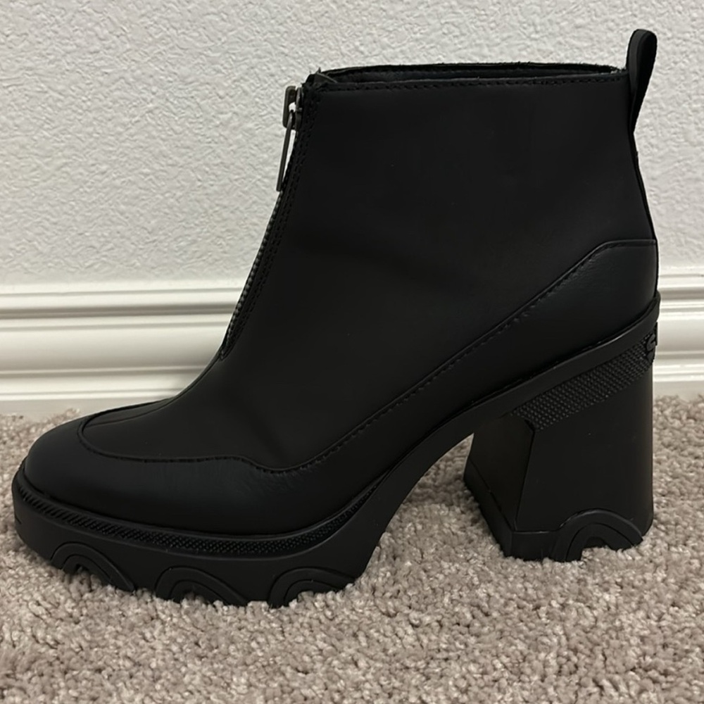 SOREL zip up heels in Black Size 8.5